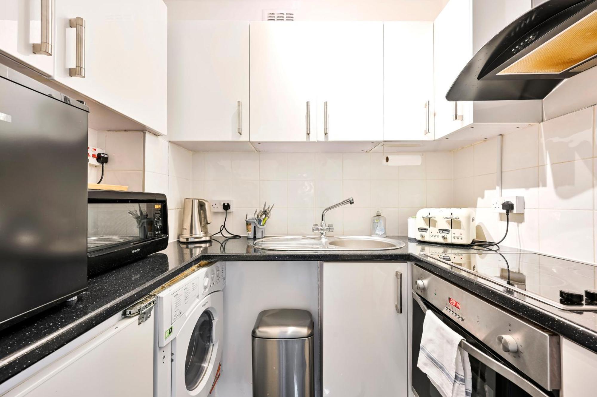 Westminster Flat For Families & Business Travelers, Steps To Landmarks! Appartement Londen