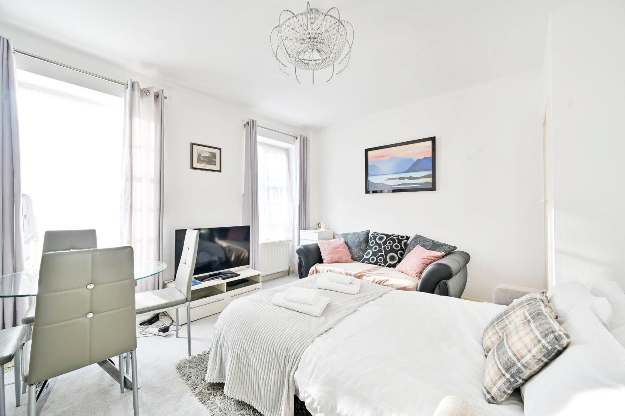 Westminster Flat For Families & Business Travelers, Steps To Landmarks! Appartement Londen