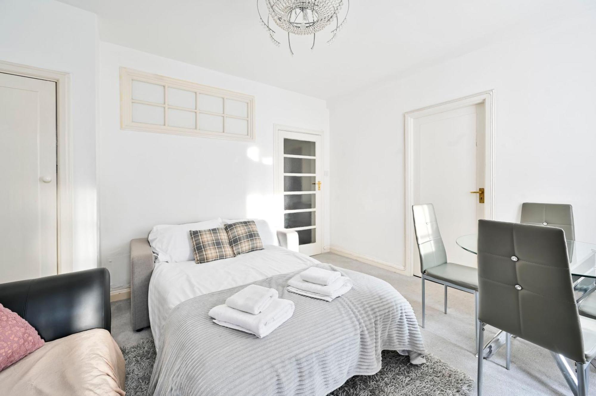 Westminster Flat For Families & Business Travelers, Steps To Landmarks! * Londen